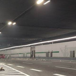 地铁护墙板